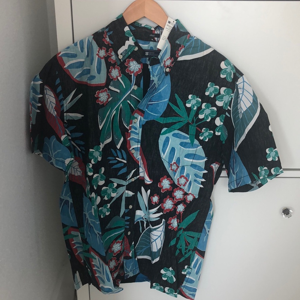 Reyn Spooner classic fit button down shirt, design style “North Hilo”